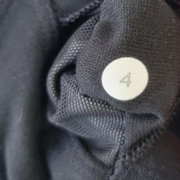 Lululemon In A Flash bra in Petal Pop Black Floral size 4 - Picture 7 of 7